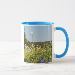 Wildblumen und Windmühle im Land der Texas-Hügel Tasse