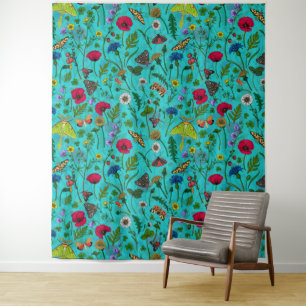 Wilde Blume und Motten auf aquamarin Wandteppich