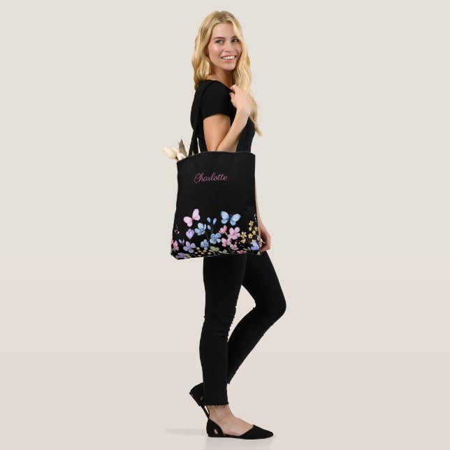Wilde Blume und Schmetterlinge (Am Model)