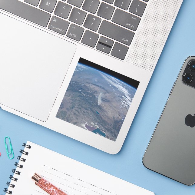 Wilde Brände im Western und Südwesten von uns. Aufkleber (Laptop mit iPhone)