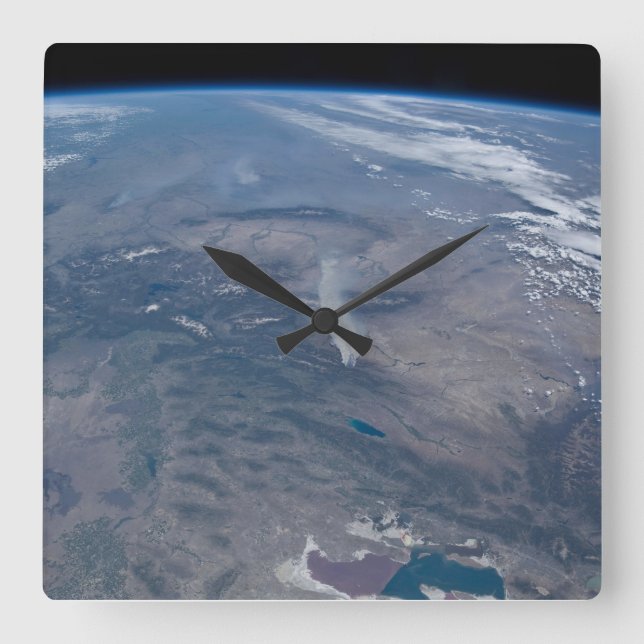 Wilde Brände im Western und Südwesten von uns. Quadratische Wanduhr (Vorderseite)