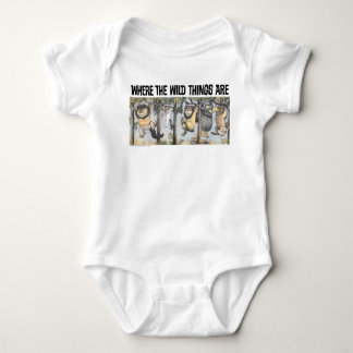 Wilde Dinge und Max schwingen von Bäumen Baby Strampler