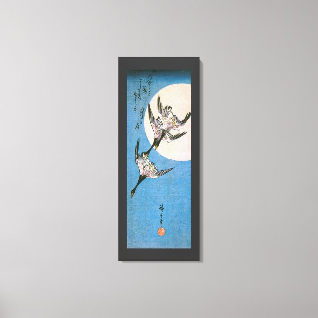 Wilde Gänse, die über den Moon nach unten fliegen, Leinwanddruck (Vorderseite)