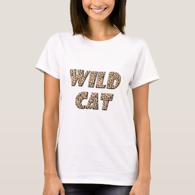 Wilde Katze "Fluffy" Text T - Shirt - Quirky Anima (Vorderseite)