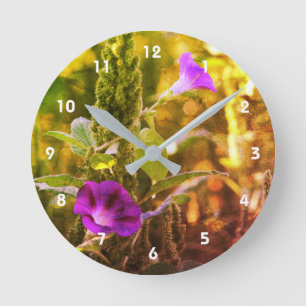 Wilde Lila Morning Glory Blume Abstrakt  Runde Wanduhr