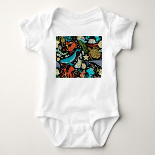Wilde Meereslebewesen: farbenfrohe Vintage. Baby Strampler