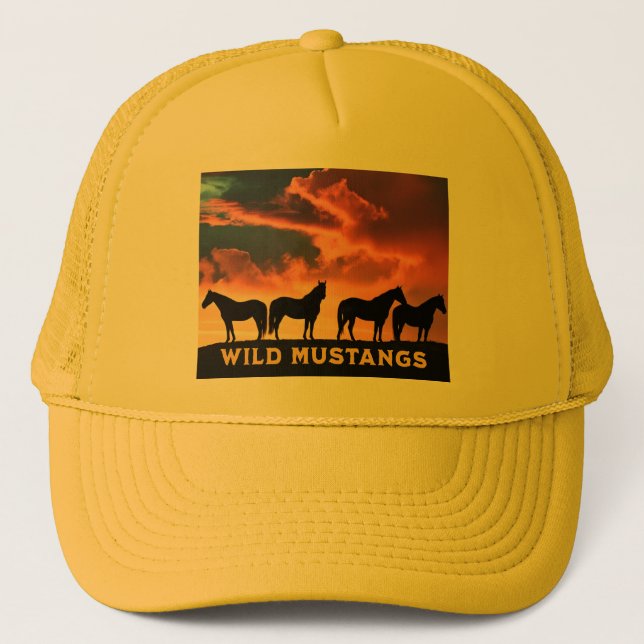 Wilde Mustangs am Horizont Truckerkappe (Vorderseite)