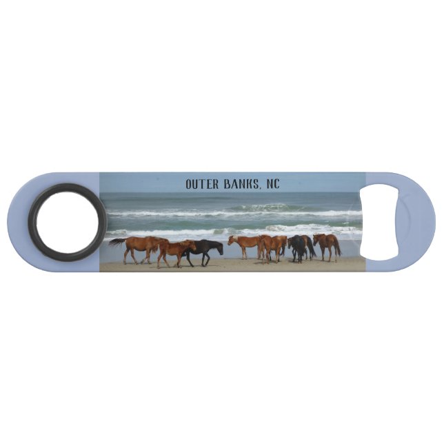 Wilde Pferde Außenbanks NC Speed Flaschenöffner (Vorderseite (Horizontal))