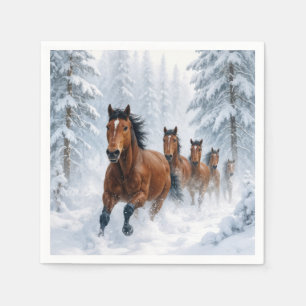 Wilde Pferde laufen durch einen schneebedeckten Wa Serviette