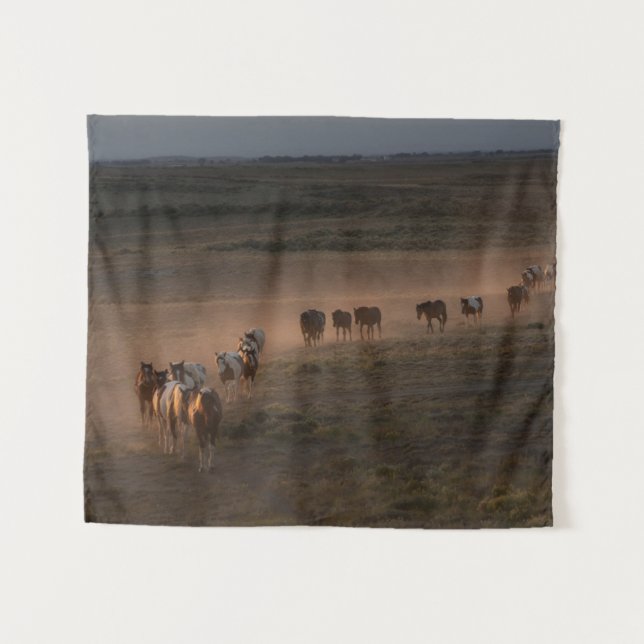 Wilde Pferde wandern in die Wüste Wandteppich (Vorderseite (Horizontal))