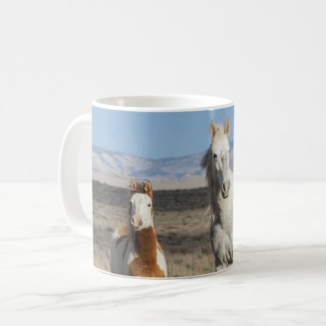 Wilde Pferde zu Hause im Sandwash Basin Kaffeetasse (Vorderseite Links)