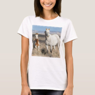 Wilde Pferde zu Hause im Sandwash Basin T-Shirt