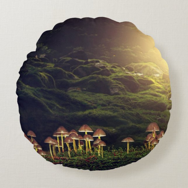 Wilde Pilze im Wald Rundes Kissen (Vorderseite)