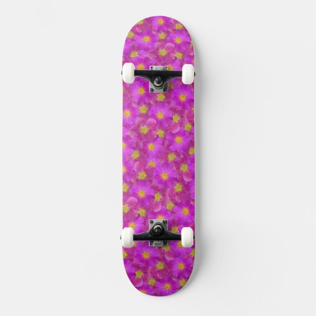 Wilde Rose Nahtloses Muster Skateboard (Vorderseite)