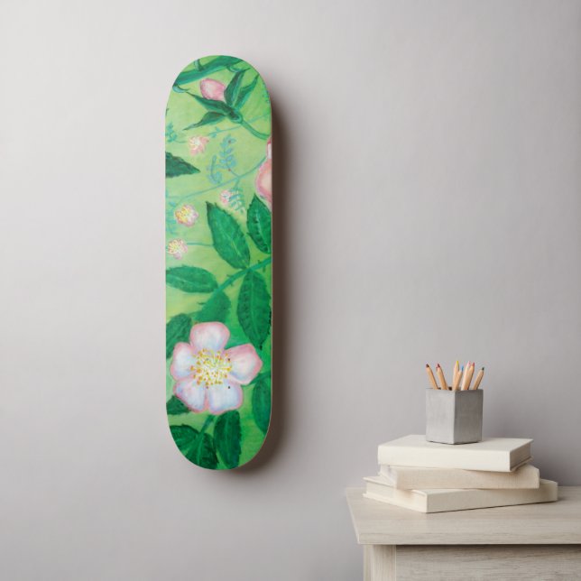 Wilde Rose Rosa Canina blühend Skateboard (Wandkunst)