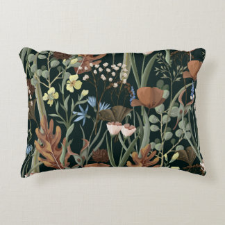 Wilde und getrocknete Blumenmuster. Dekokissen