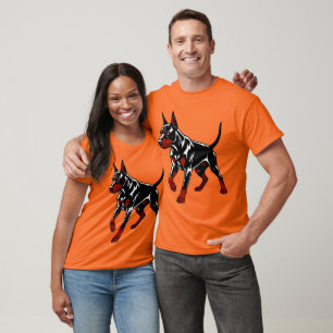 Wilder Dobermann-Wachhund T-Shirt