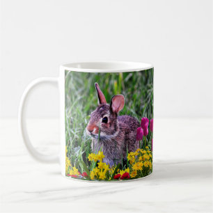 Wilder Kaninchen und rosa Tulpen Frühlingssaison  Kaffeetasse
