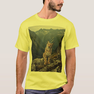"Wilder Luchs in Berglandschaften Grundlegender T  T-Shirt