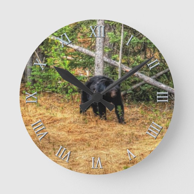 Wilder Schwarzbär & Yukon Forest Foto Kunst, Dicht Runde Wanduhr (Vorderseite)