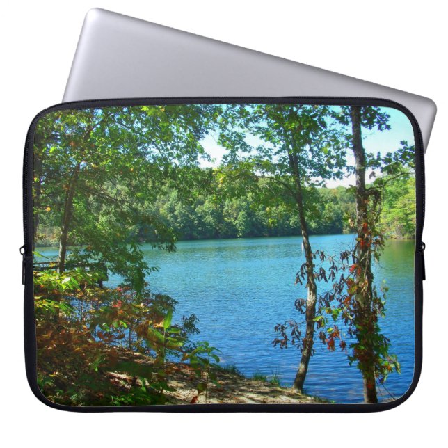 Wilderness Wooded Lake Laptopschutzhülle (Vorderseite)