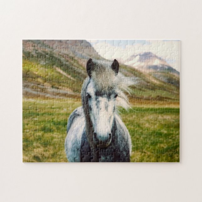 Wildes graues Pferd in den Bergen Puzzle (Horizontal)