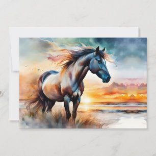 Wildes Pferd auf Grassy Düne bei Sonnenuntergang