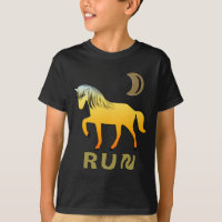 Wildes Pferd unter dem Goldenen Mond