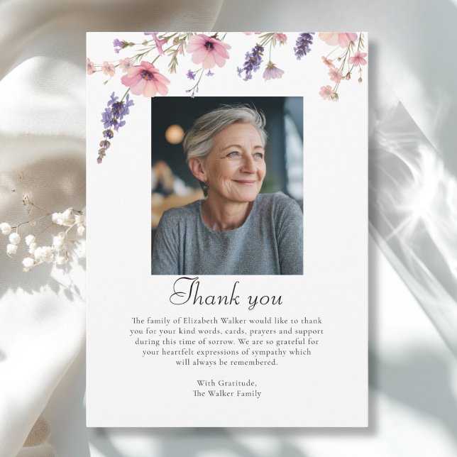 Wildflower THANK YOU Memorial Funeral Photo Card Einladung (Wildflower THANK YOU Memorial White Purple Funeral Photo Card)