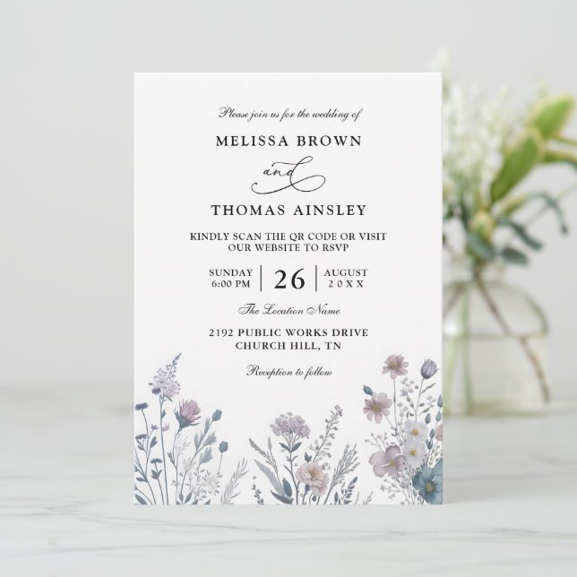 Wildflowers Elegant Modern Budget QR Code Wedding Einladung (Stehend Vorderseite)