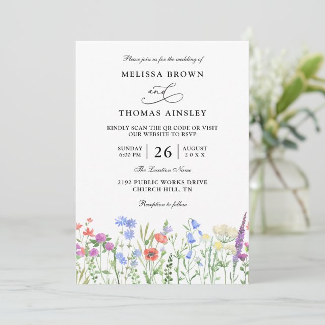 Wildflowers Elegant Modern Budget QR Code Wedding Einladung (Stehend Vorderseite)