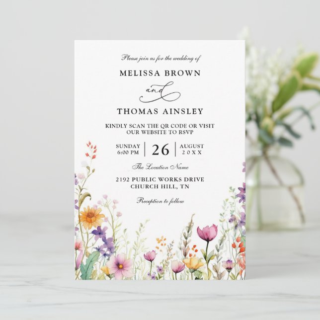 Wildflowers Elegant Modern Budget QR Code Wedding Einladung (Stehend Vorderseite)