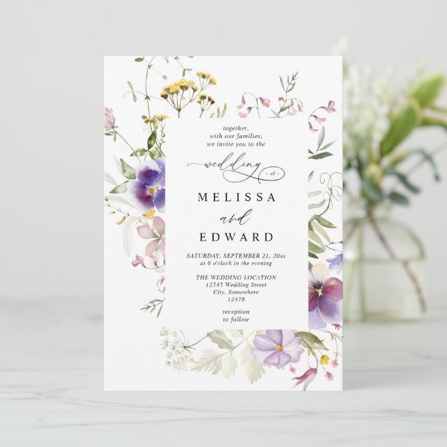 Wildflowers Elegant Modern Budget QR Code Wedding Einladung (Stehend Vorderseite)