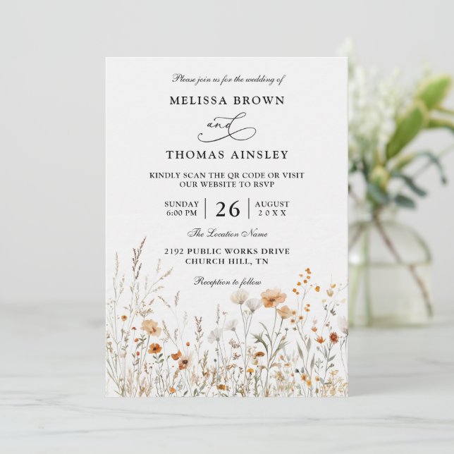 Wildflowers Elegant Modern Budget QR Code Wedding Einladung (Stehend Vorderseite)