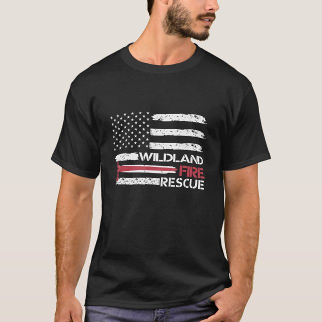 Wildland Fire Rescue American Flag Thin Red Line F T-Shirt (Vorderseite)