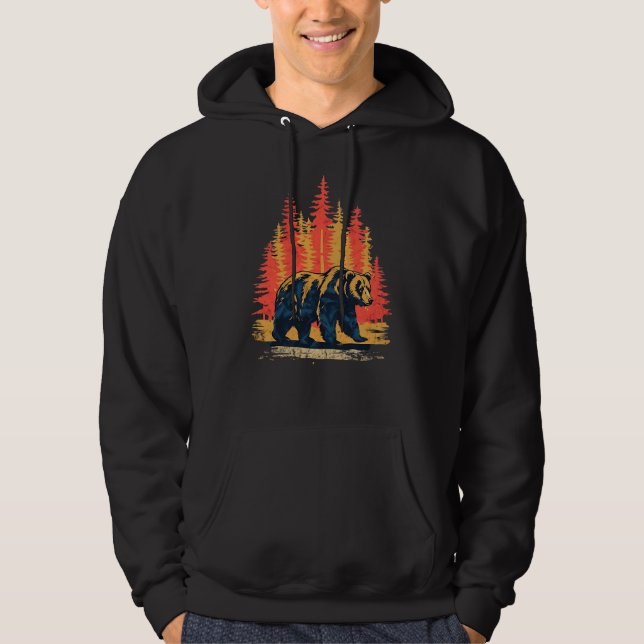 Wildlife Beauty Bear unter den Bäumen Hoodie (Vorderseite)