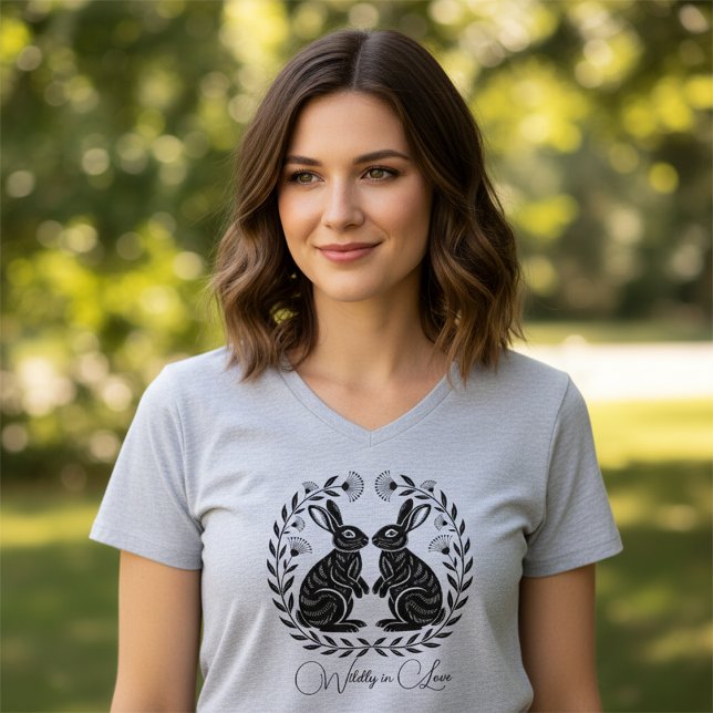 Wildly in Love | Linocut Rabbits Romantic T-Shirt (Von Creator hochgeladen)
