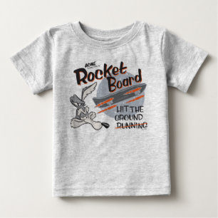 WILE E. COYOTE™ ACME Raketenskateboard Baby T-shirt