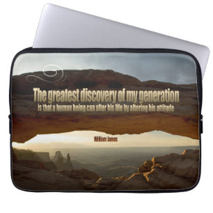 William James Inspirational Zitat "Attitude" Laptopschutzhülle
