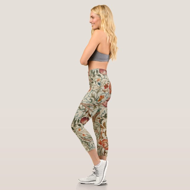 William Morris Acanthus Embroidery Muster Capri Leggings (Links)