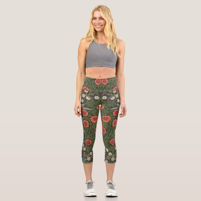 William Morris Blackthorn Garden Blume Classic Capri Leggings (Vorderseite)