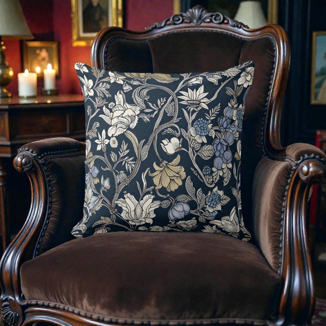 William Morris Botanical Damask Pattern Kissen (Von Creator hochgeladen)