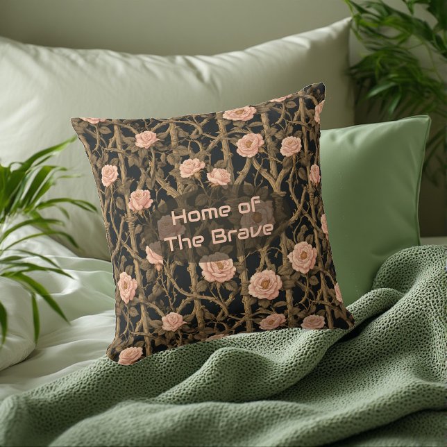 William Morris Chic Rose Trellis Home of the Brave Kissen (William Morris Chic Rose Trellis Home of the Brave Throw Pillow)