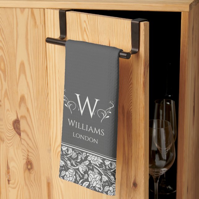 William Morris Inspo Charcoal Gray Floral Custom Geschirrtuch (Drittel gefaltet)