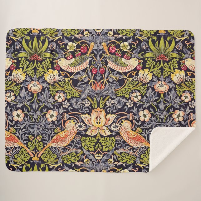 William Morris Strawberry Diief Floral Art Nouveau Sherpadecke (Vorderseite (Horizontal))