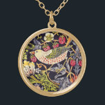 William Morris Strawberry Diief Floral Art Nouveau Vergoldete Kette<br><div class="desc">William Morris Strawberry Dieb Floral Art Nouveau Watercolor Painting Strawberry Thief ist eines der beliebtesten wiederholenden Designs für Textilien William Morris. Es nimmt an, als Gegenstand die Drosseln, dass Morris in seinem Küchengarten seines ländlichen Zuhause, Kelmscott Manor, in Oxfordshire Obst gestohlen hat. William Morris war ein englischer Textil-Designer, Künstler, Schriftsteller...</div>