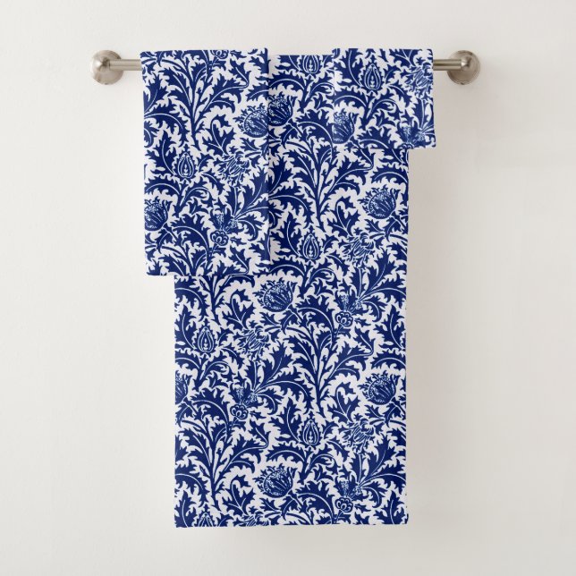 William Morris Thistle Damask, Navy Blue und White Badhandtuch Set (Insitu)