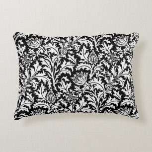 William Morris Thistle Damask, Schwarz und Weiß Dekokissen