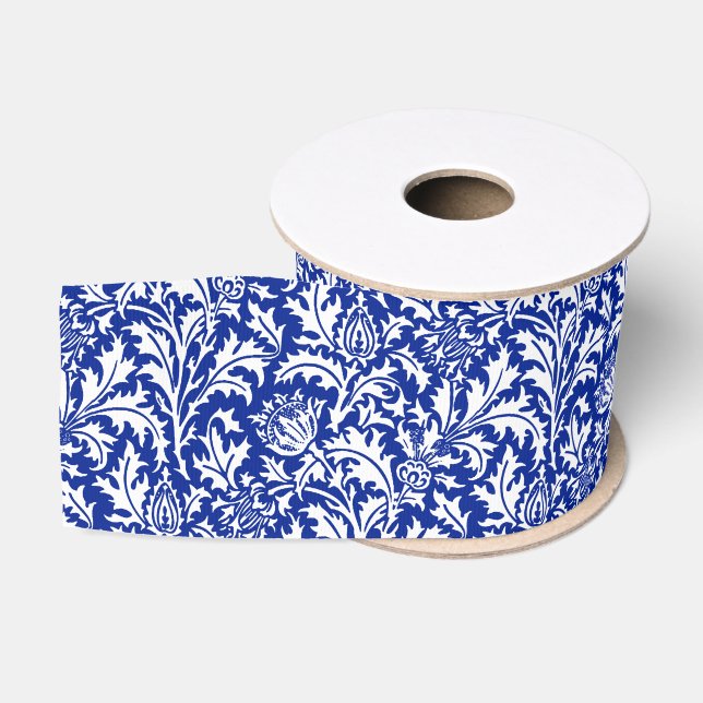 William Morris Thistle Damask White über Cobalt Bl Ripsband (Spule)