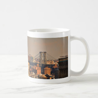 Williamsburg-Brücke NYC an einem bewölkten Tag Kaffeetasse